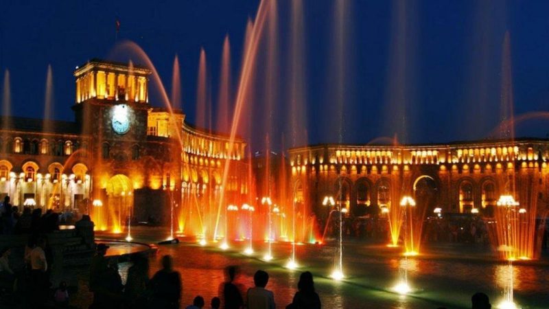 نماییی زیبا از میدان جمهوری ایروان ارمنستان