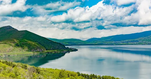 نمایی زیبا از دریاچه سوان ارمنستان