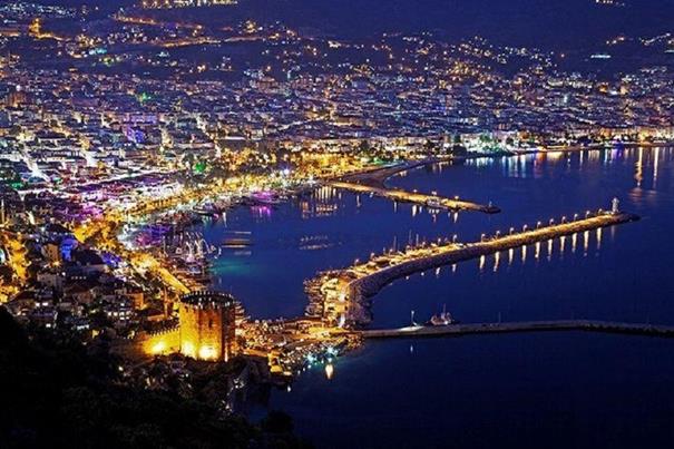 نمایی زیبا از شهر ساحلی آنتالیا