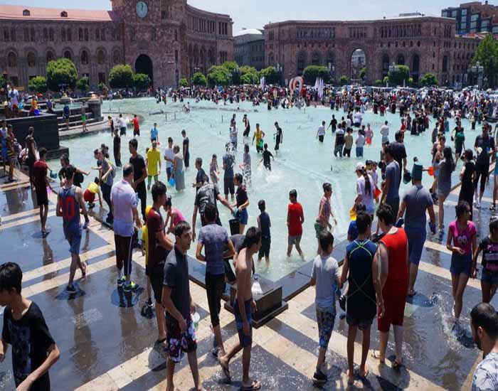 همه ساله در ابتدای فصل تابستان فستیوال آب ارمنستان در قالب تورهای گردشگری به این کشور انجام می‌شود.